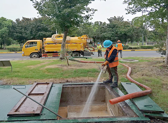 布尔津化油池清理